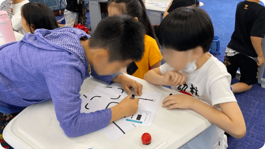 英荔创造学堂赋能北京王府学校，新 AI 编程课成选课热门